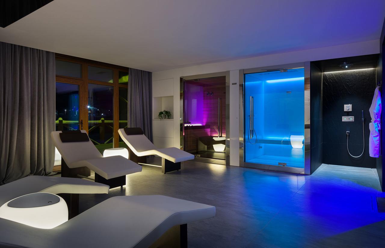 Equides Club Hotell Lesniki Eksteriør bilde